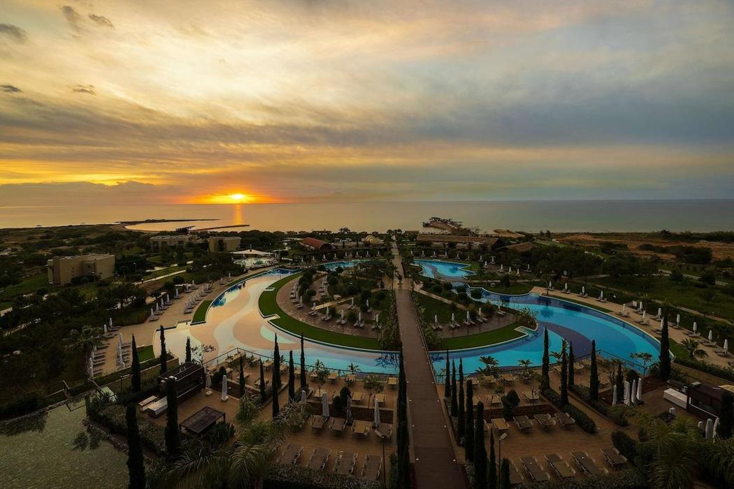 Concorde Luxury Resort & Casino Hotel 