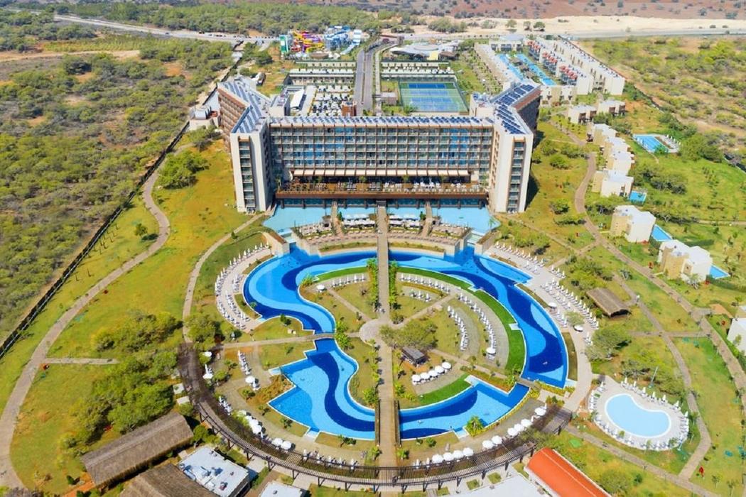 Concorde Luxury Resort & Casino Hotel 