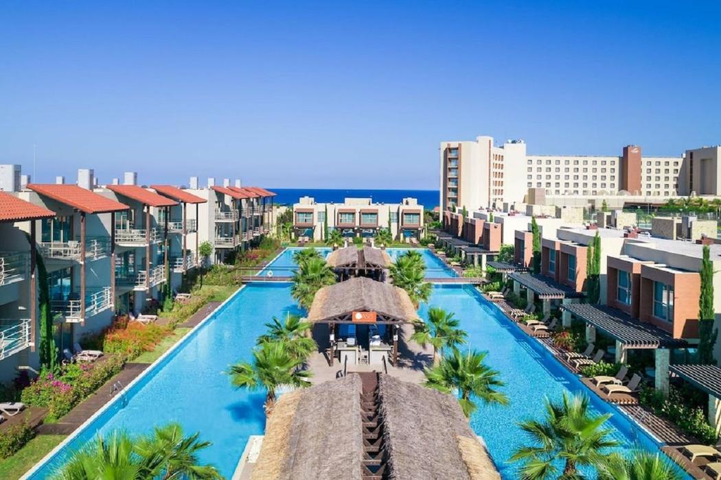 Concorde Luxury Resort & Casino Hotel 