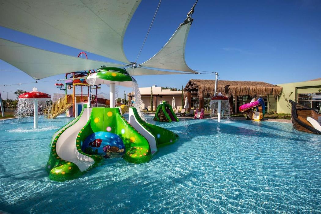 Concorde Luxury Resort & Casino Hotel 