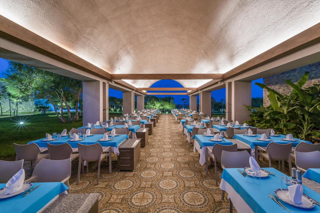 Concorde Luxury Resort & Casino Hotel 