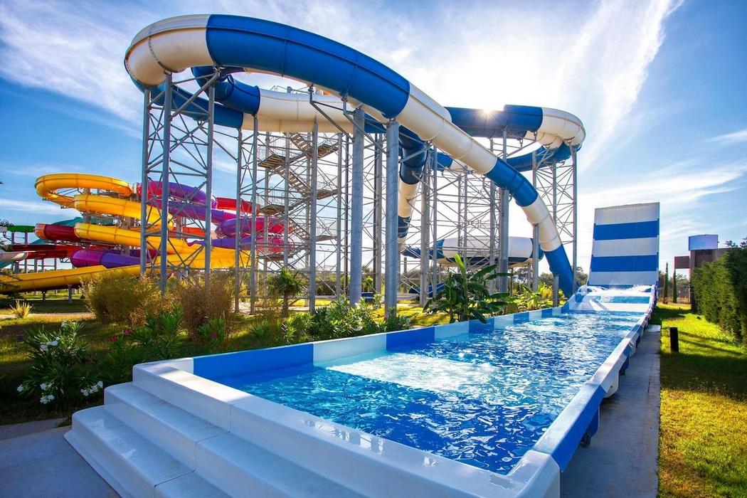 Concorde Luxury Resort & Casino Hotel 