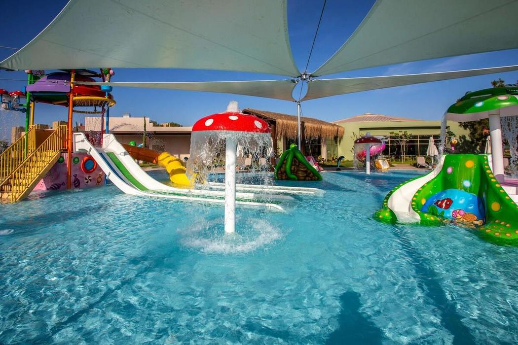 Concorde Luxury Resort & Casino Hotel 